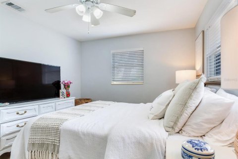 House in Saint Petersburg, Florida 2 bedrooms, 85.1 sq.m. № 1663175 - photo 23