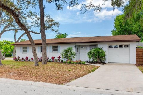 House in Saint Petersburg, Florida 2 bedrooms, 85.1 sq.m. № 1663175 - photo 4