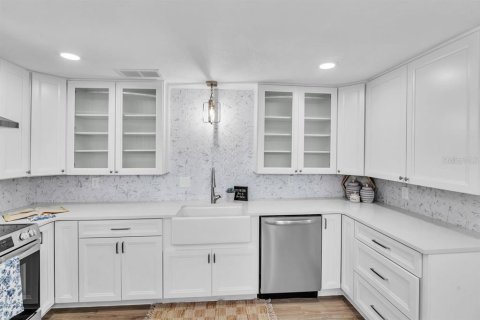 Casa en venta en New Port Richey, Florida, 3 dormitorios, 153.47 m2 № 1788304 - foto 8