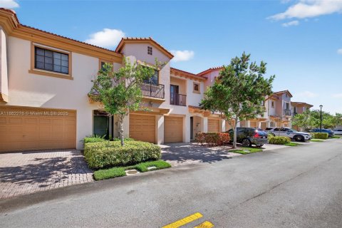 Townhouse in Coconut Creek, Florida 3 bedrooms, 179.77 sq.m. № 1891392 - photo 1