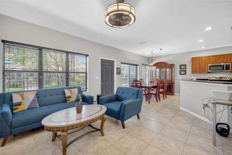 Townhouse in Coconut Creek, Florida 3 bedrooms, 179.77 sq.m. № 1891392 - photo 9