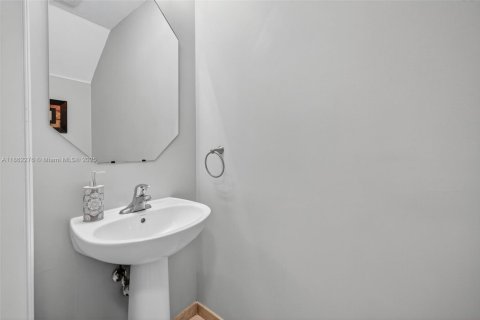 Townhouse in Coconut Creek, Florida 3 bedrooms, 179.77 sq.m. № 1891392 - photo 21