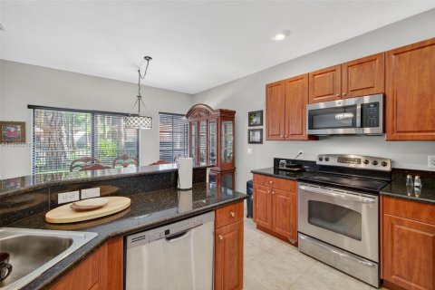 Townhouse in Coconut Creek, Florida 3 bedrooms, 179.77 sq.m. № 1891392 - photo 11