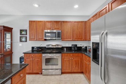 Townhouse in Coconut Creek, Florida 3 bedrooms, 179.77 sq.m. № 1891392 - photo 15