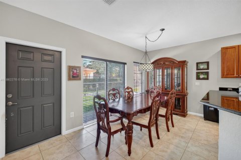 Townhouse in Coconut Creek, Florida 3 bedrooms, 179.77 sq.m. № 1891392 - photo 18