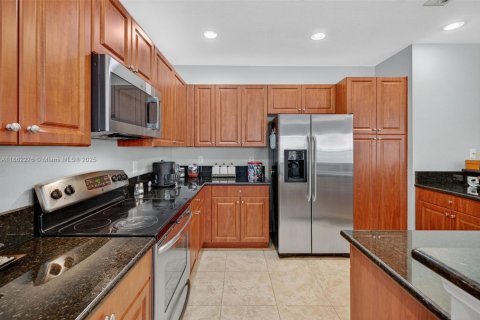 Townhouse in Coconut Creek, Florida 3 bedrooms, 179.77 sq.m. № 1891392 - photo 16
