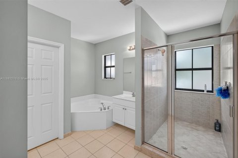 Townhouse in Coconut Creek, Florida 3 bedrooms, 179.77 sq.m. № 1891392 - photo 27