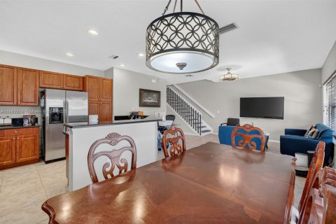Townhouse in Coconut Creek, Florida 3 bedrooms, 179.77 sq.m. № 1891392 - photo 12