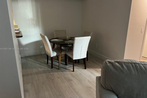 Купить кондоминиум в Майами, Флорида 2 спальни, 83.43м2, № 2240899 - фото 3