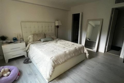 Купить кондоминиум в Майами, Флорида 2 спальни, 83.43м2, № 2240899 - фото 10