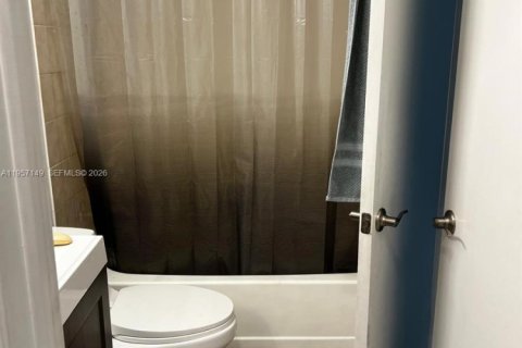Купить кондоминиум в Майами, Флорида 2 спальни, 83.43м2, № 2240899 - фото 8