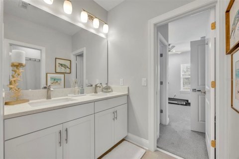 Casa en venta en Orlando, Florida, 4 dormitorios, 241.17 m2 № 1919779 - foto 19