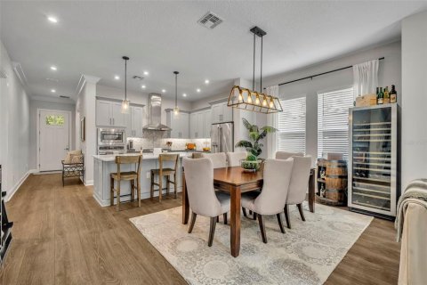Casa en venta en Orlando, Florida, 4 dormitorios, 241.17 m2 № 1919779 - foto 9