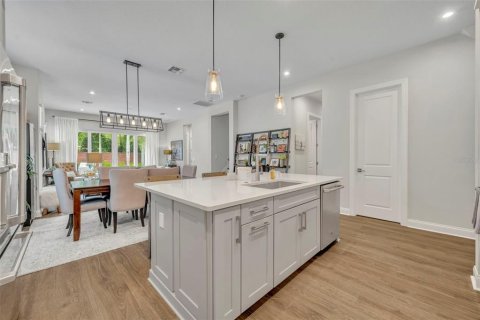 Casa en venta en Orlando, Florida, 4 dormitorios, 241.17 m2 № 1919779 - foto 8
