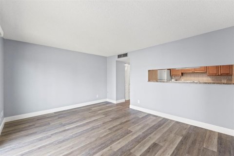Copropriété à vendre à Tampa, Floride: 1 chambre, 54.44 m2 № 1902917 - photo 7