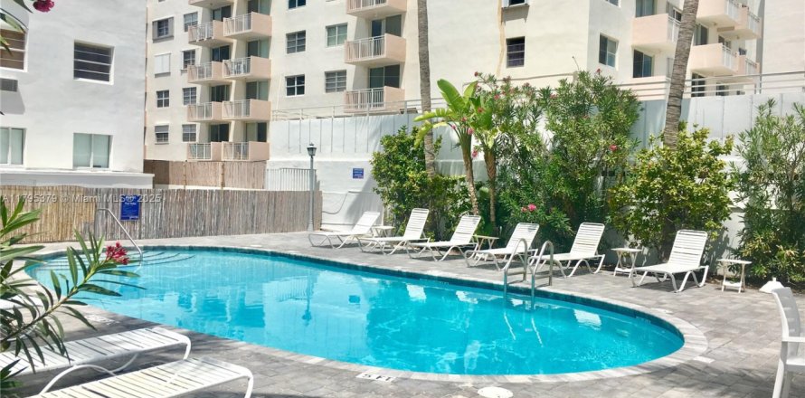 Condominio en Miami Beach, Florida, 1 dormitorio № 1861167