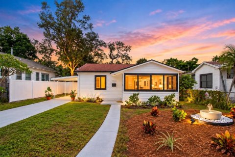 Casa en Saint Petersburg, Florida 2 dormitorios, 95.69 m2 № 2378243