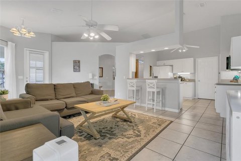 Casa en alquiler en Oviedo, Florida, 3 dormitorios, 187.2 m2 № 1910549 - foto 2