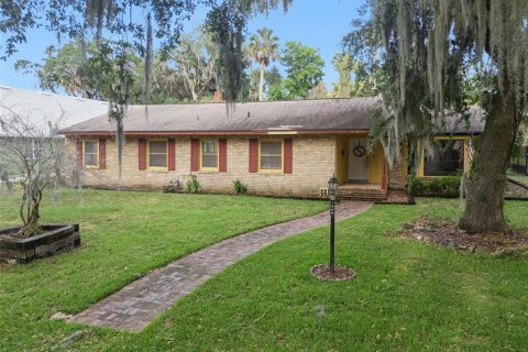 House in Leesburg, Florida 5 bedrooms, 281.03 sq.m. № 2133971