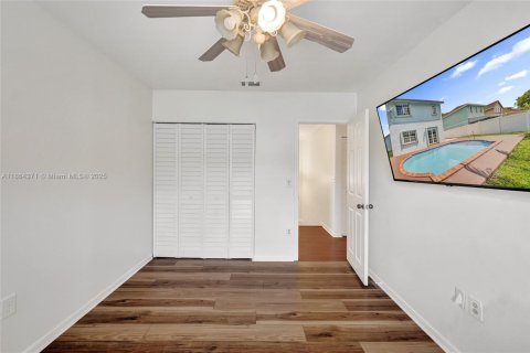 Casa en venta en Pembroke Pines, Florida, 4 dormitorios, 186.83 m2 № 1892627 - foto 28