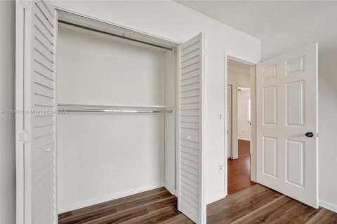 Casa en venta en Pembroke Pines, Florida, 4 dormitorios, 186.83 m2 № 1892627 - foto 30