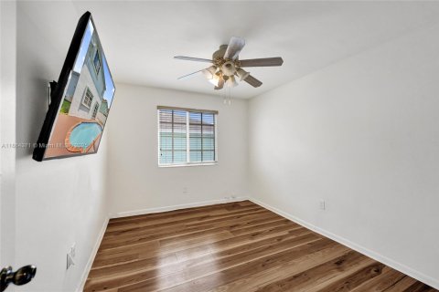 Casa en venta en Pembroke Pines, Florida, 4 dormitorios, 186.83 m2 № 1892627 - foto 27