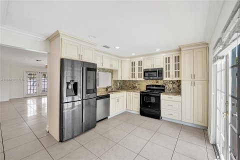 Casa en venta en Pembroke Pines, Florida, 4 dormitorios, 186.83 m2 № 1892627 - foto 13