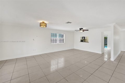 Casa en venta en Pembroke Pines, Florida, 4 dormitorios, 186.83 m2 № 1892627 - foto 8