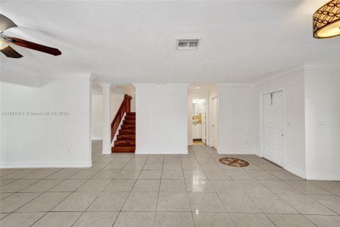 Casa en venta en Pembroke Pines, Florida, 4 dormitorios, 186.83 m2 № 1892627 - foto 11