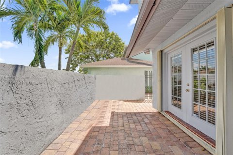 Casa en venta en Pembroke Pines, Florida, 4 dormitorios, 186.83 m2 № 1892627 - foto 4
