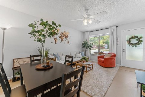 House in Casselberry, Florida 3 bedrooms, 79.43 sq.m. № 2234233 - photo 4