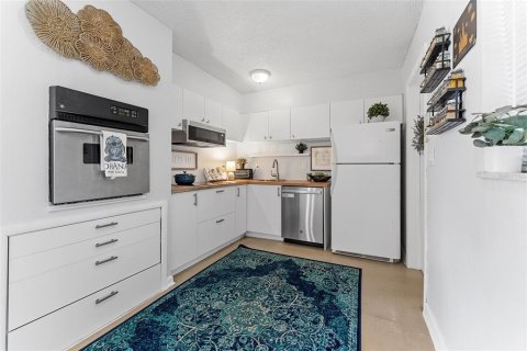 House in Casselberry, Florida 3 bedrooms, 79.43 sq.m. № 2234233 - photo 5