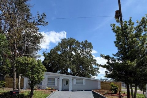 Villa ou maison à vendre à Tampa, Floride: 3 chambres, 142.6 m2 № 2234629 - photo 2