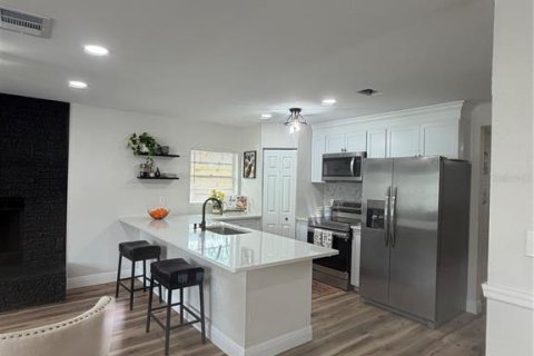 Villa ou maison à vendre à Tampa, Floride: 3 chambres, 142.6 m2 № 2234629 - photo 5