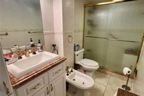 Condo in Miami Beach, Florida, 1 bedroom  № 2087305 - photo 23
