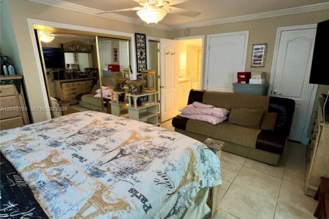 Condo in Miami Beach, Florida, 1 bedroom  № 2087305 - photo 21