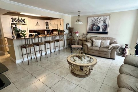 Condo in Miami Beach, Florida, 1 bedroom  № 2087305 - photo 16