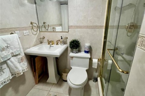 Condo in Miami Beach, Florida, 1 bedroom  № 2087305 - photo 17