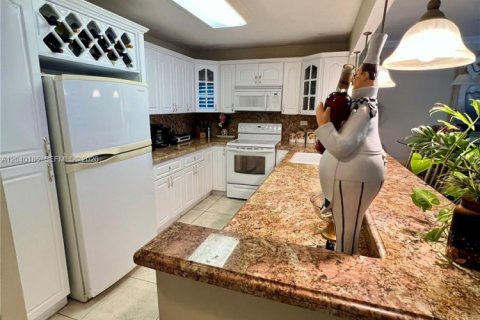 Condo in Miami Beach, Florida, 1 bedroom  № 2087305 - photo 14