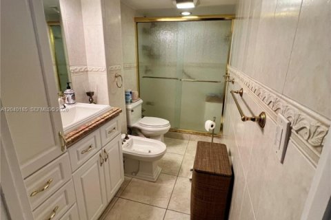 Condo in Miami Beach, Florida, 1 bedroom  № 2087305 - photo 22