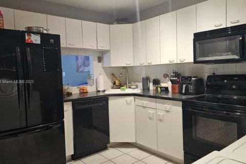 Condo in Coral Springs, Florida, 2 bedrooms  № 2060194 - photo 7