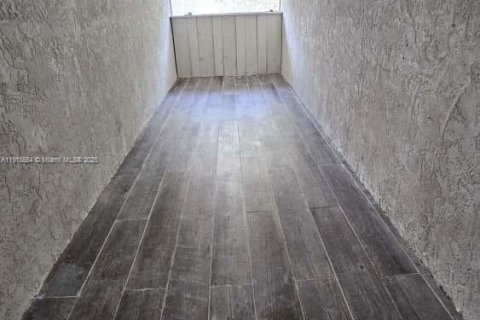 Condo in Coral Springs, Florida, 2 bedrooms  № 2060194 - photo 14