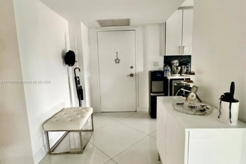 Condominio en venta en Hollywood, Florida, 2 dormitorios, 164.25 m2 № 1860230 - foto 2