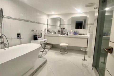 Condominio en venta en Hollywood, Florida, 2 dormitorios, 164.25 m2 № 1860230 - foto 16