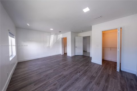 Casa en venta en Miami, Florida, 4 dormitorios, 332.78 m2 № 1828952 - foto 16