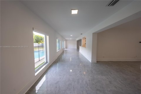 Casa en venta en Miami, Florida, 4 dormitorios, 332.78 m2 № 1828952 - foto 9
