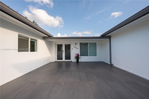 Casa en venta en Miami, Florida, 4 dormitorios, 332.78 m2 № 1828952 - foto 3