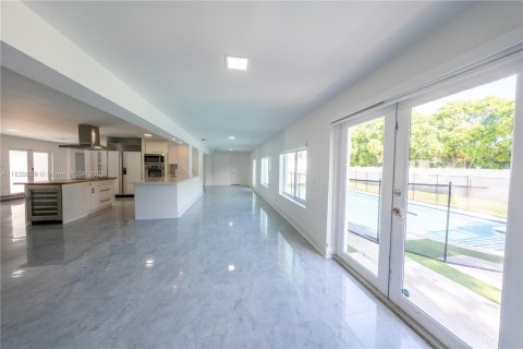 Casa en venta en Miami, Florida, 4 dormitorios, 332.78 m2 № 1828952 - foto 10