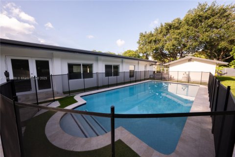 Casa en venta en Miami, Florida, 4 dormitorios, 332.78 m2 № 1828952 - foto 30