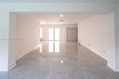 Casa en venta en Miami, Florida, 4 dormitorios, 332.78 m2 № 1828952 - foto 8